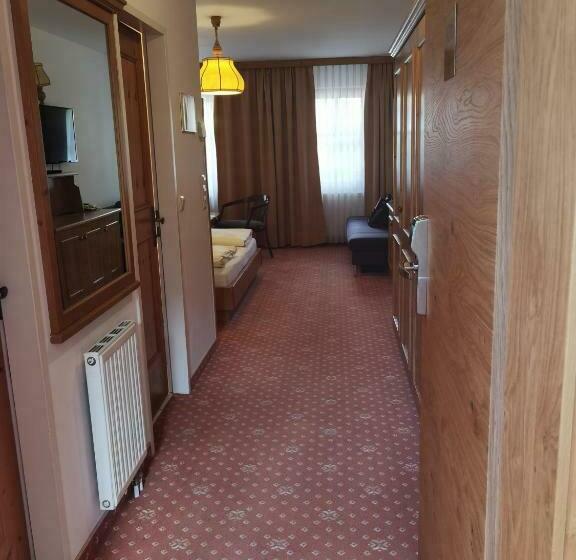 Quarto Estandar, Kroneck