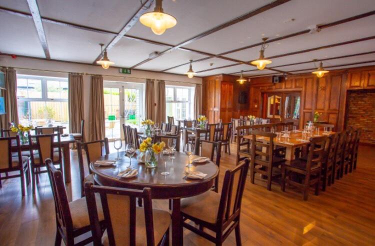 Номер Стандарт, Lydons Lodge