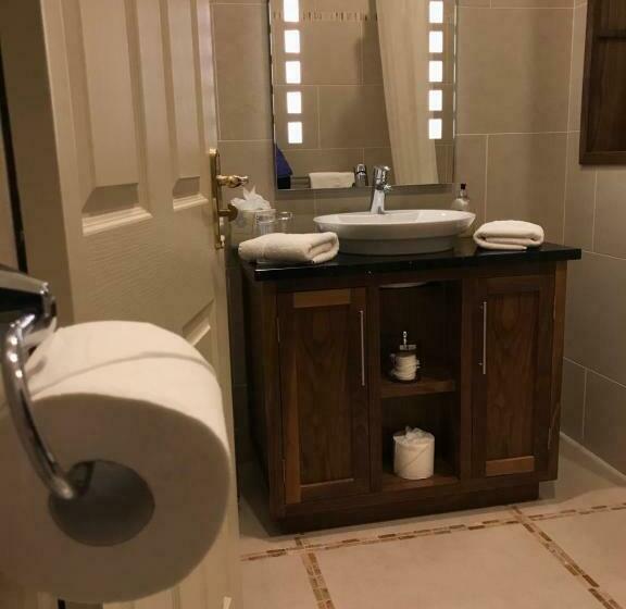 חדר סטנדרט נוף לאגם, St Kyrans Guest House