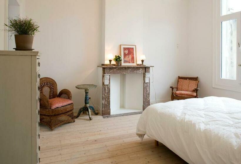 اتاق خانوادگی, Antwerp B&b
