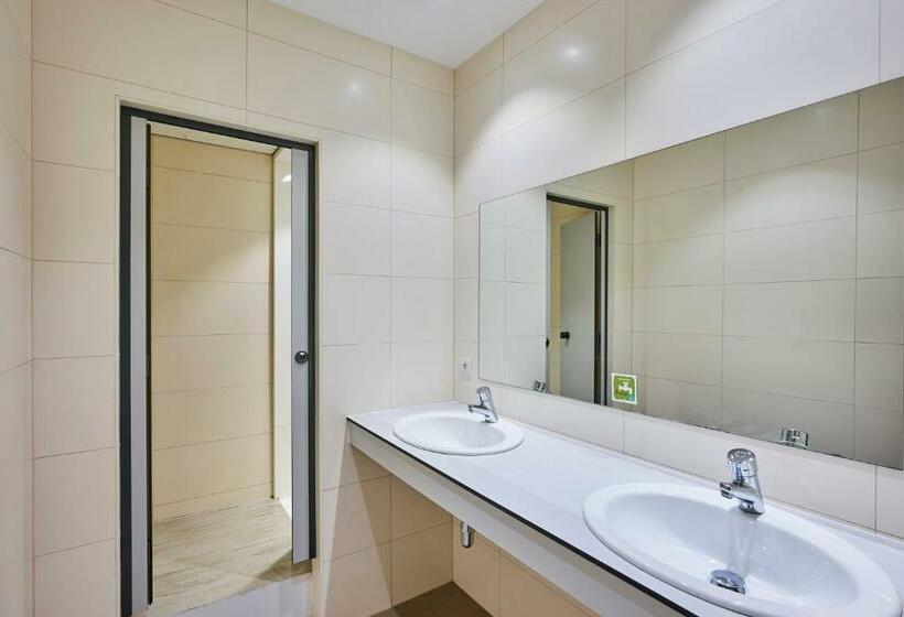 اتاق استاندارد چهار تخته, Generation Europe Youth Hostel