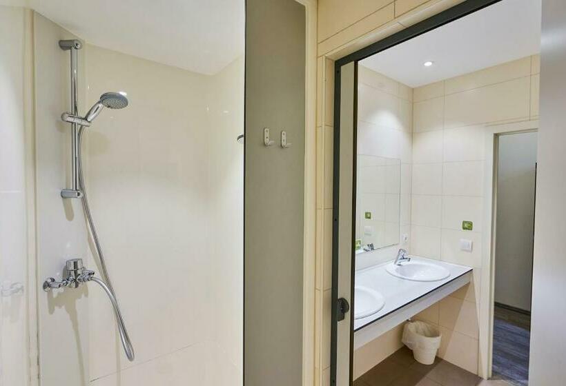اتاق استاندارد چهار تخته, Generation Europe Youth Hostel