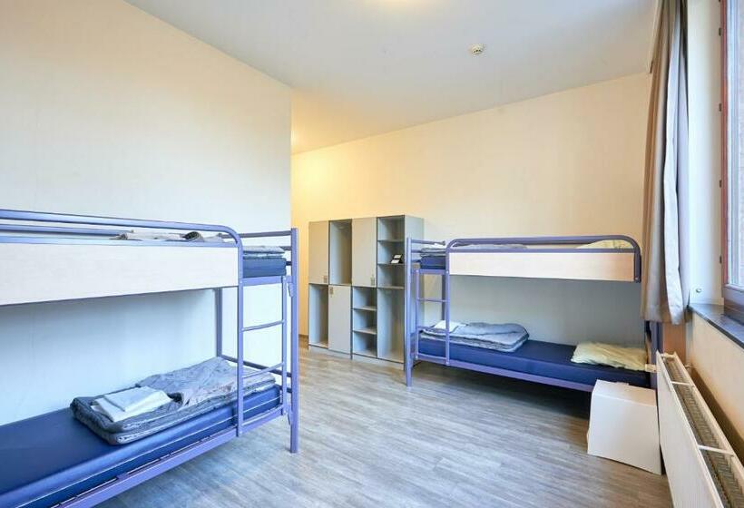 اتاق استاندارد چهار تخته, Generation Europe Youth Hostel