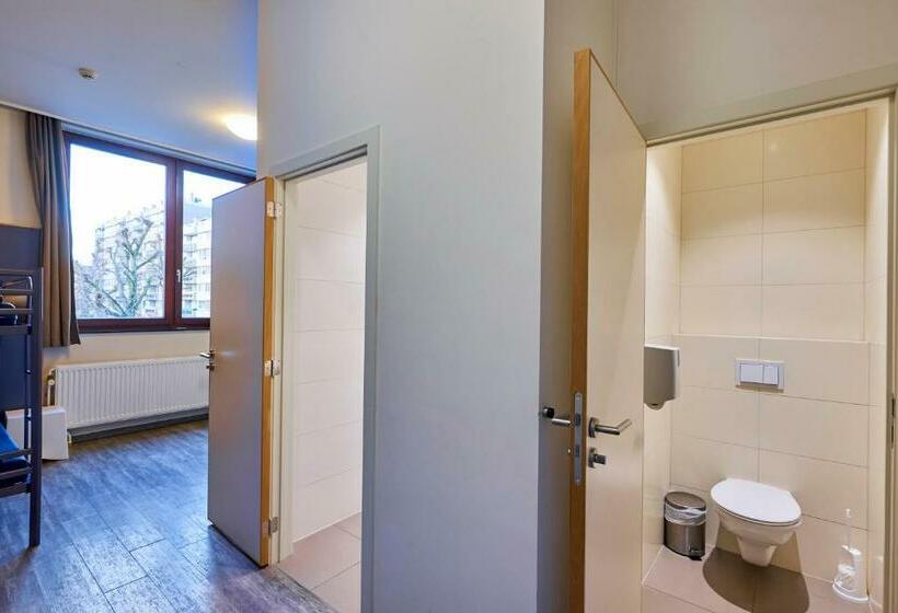 اتاق استاندارد چهار تخته, Generation Europe Youth Hostel