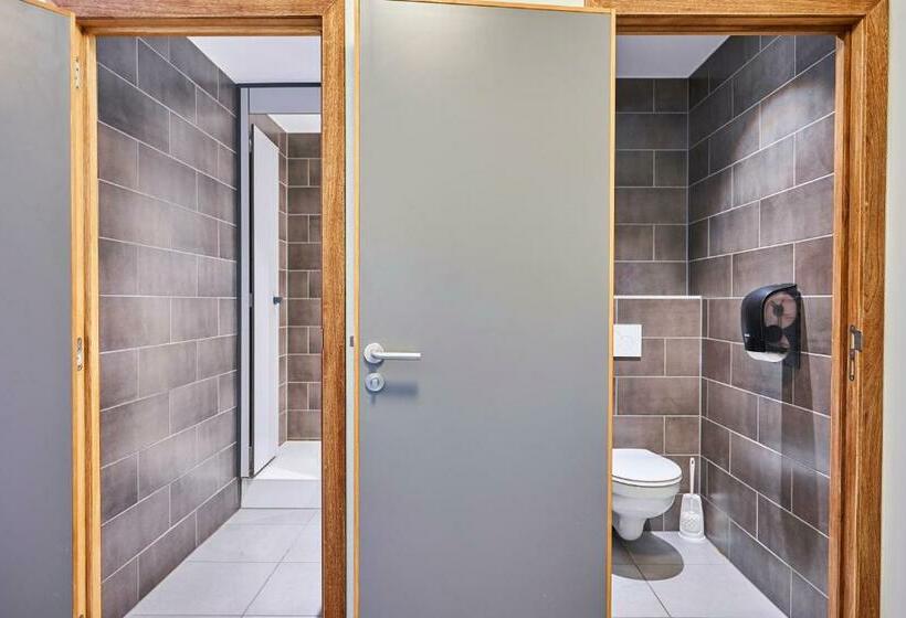 اتاق استاندارد چهار تخته, Generation Europe Youth Hostel
