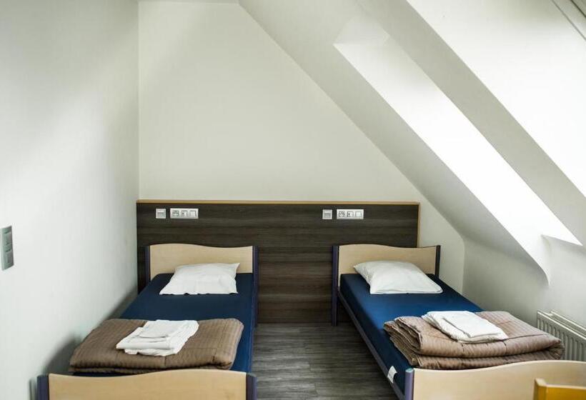 اتاق استاندارد, Generation Europe Youth Hostel