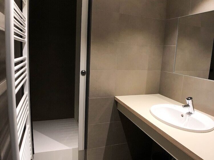 اتاق استاندارد چهار تخته, Generation Europe Youth Hostel