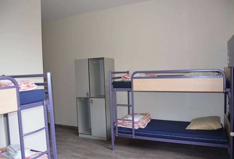 اتاق استاندارد چهار تخته, Generation Europe Youth Hostel