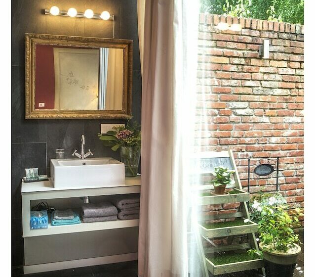 اتاق استاندارد, Restaurant Vous Lé Vous