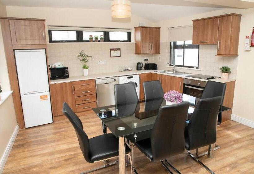 Апартаменты 3 Спальни, Arch House B&b & Apartments