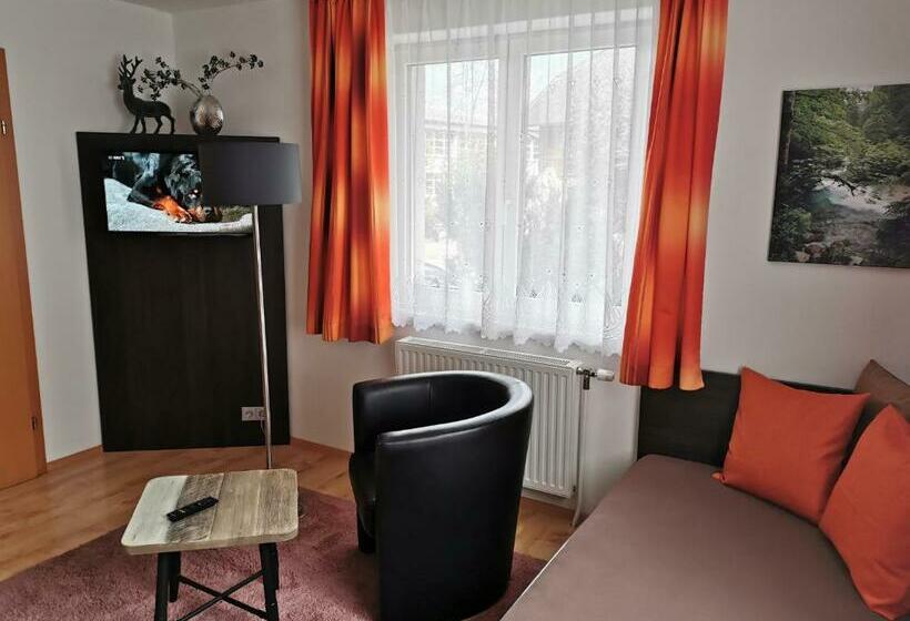 1 Sovrums Lägenhet, Haus Höll Herta