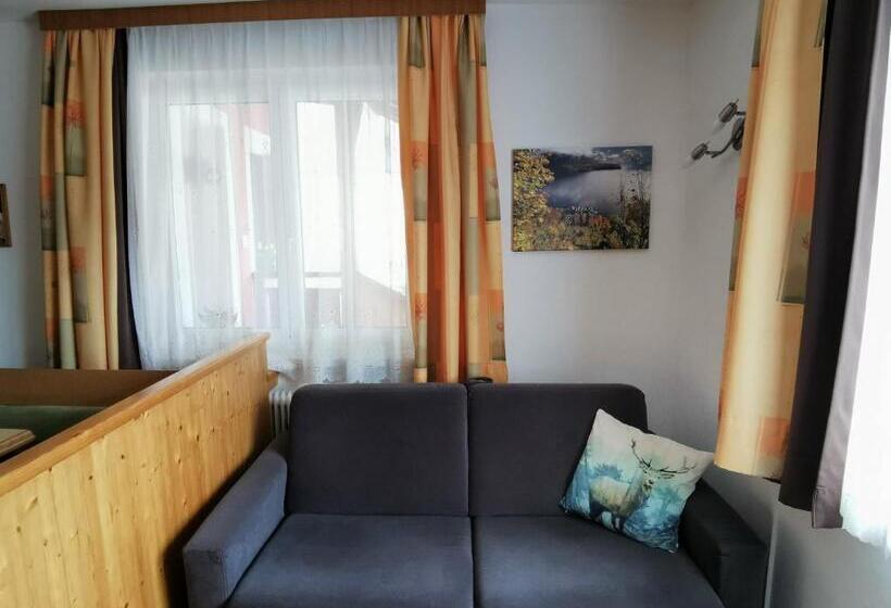 1 Sovrums Lägenhet, Haus Höll Herta