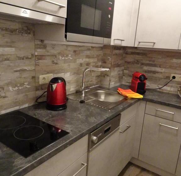 1 Sovrumslägenhet Bottenvåning, Haus Höll Herta