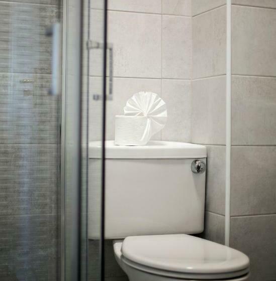 اتاق استاندارد, Maddens Bridge Bar & Guesthouse