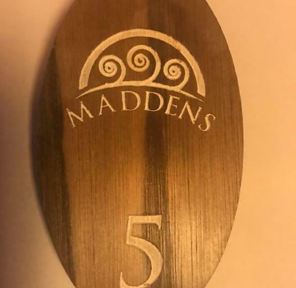 Номер Стандарт Вид на Море, Maddens Bridge Bar & Guesthouse