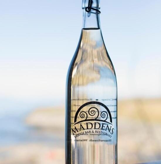 Номер Стандарт, Maddens Bridge Bar & Guesthouse
