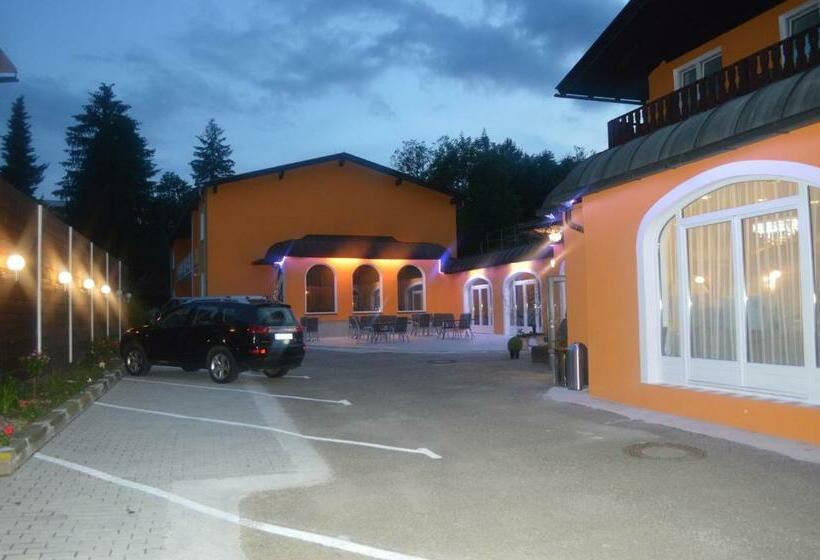 スタンダードトリプルルーム, Austria
