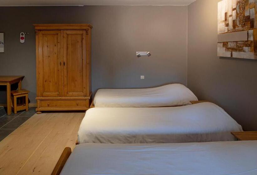 Номер Стандарт Трехместный, Piano 2   Mont St Guibert   Louvain La Neuve