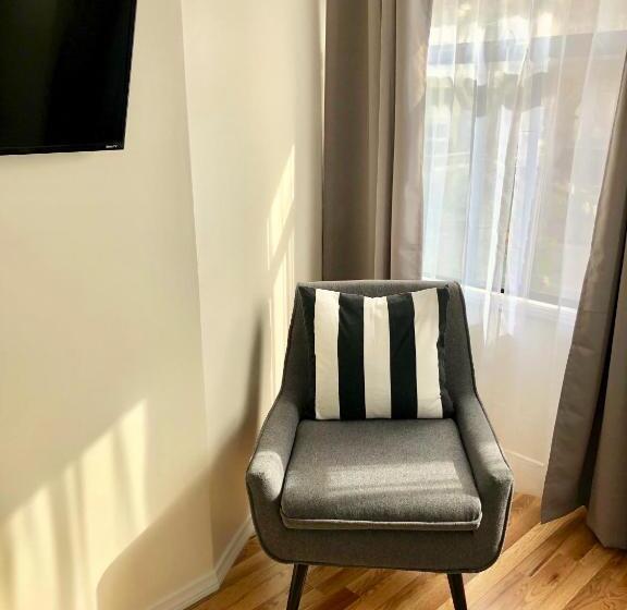Номер Deluxe, Royal