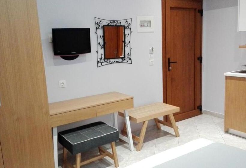 Номер Deluxe, Top Studios
