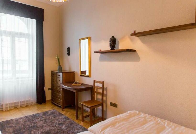 اتاق استاندارد با سرویس بهداشتی مشترک, East Private Rooms