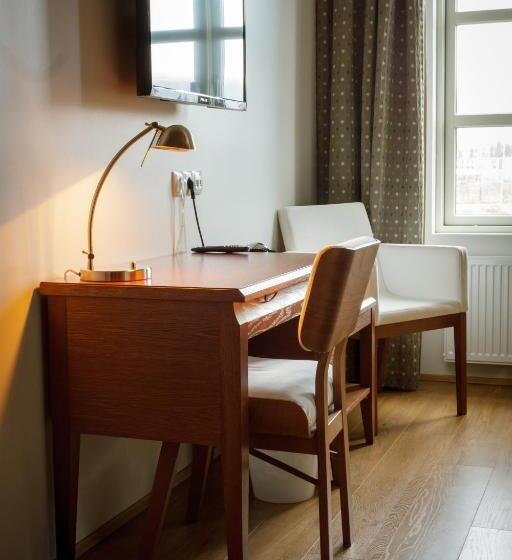Superior room with lake view, Gistihúsið   Lake Hotel Egilsstadir