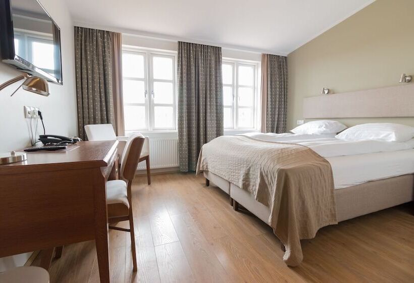 Superior room with lake view, Gistihúsið   Lake Hotel Egilsstadir