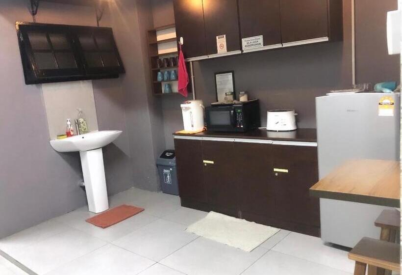 اتاق استاندارد با سرویس بهداشتی مشترک, Bricks Cameron Hostel