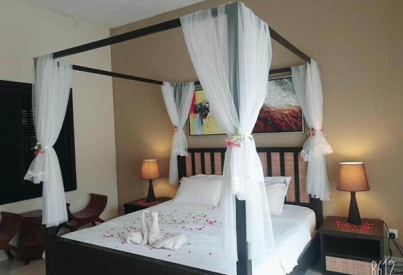 Студио Стандарт Вид на Бассейн, Gold Coast Rose Studio