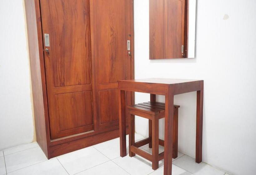 Номер Economy, Spot On 93382 Gajayana Kost Female Only Syariah