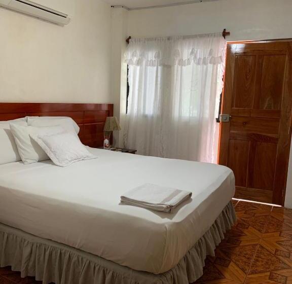 Quarto Estandar, Casa De Huespedes Milena