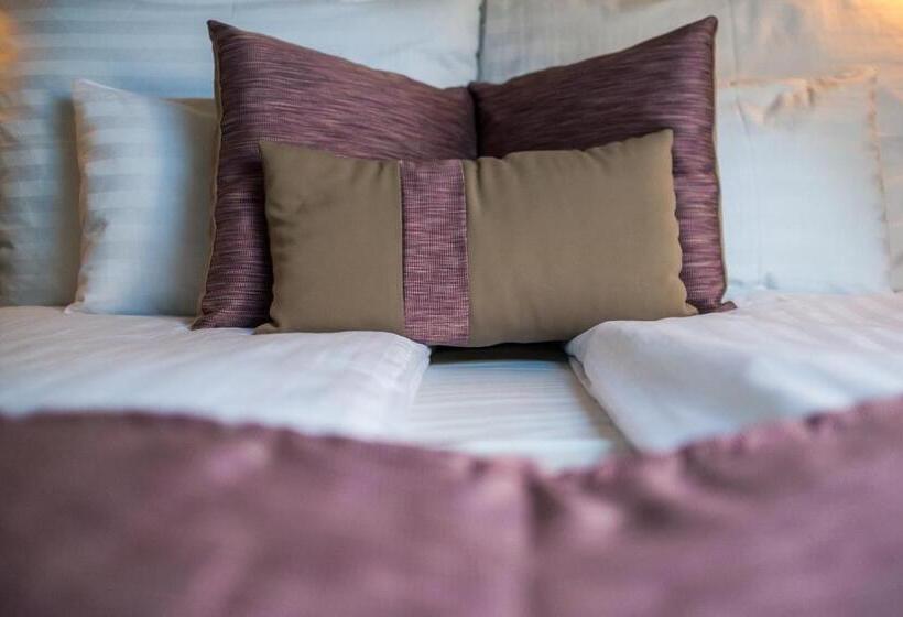 חדר סטנדרט לשלושה, Fürdőház