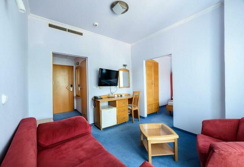 Family Suite, Négy évszak