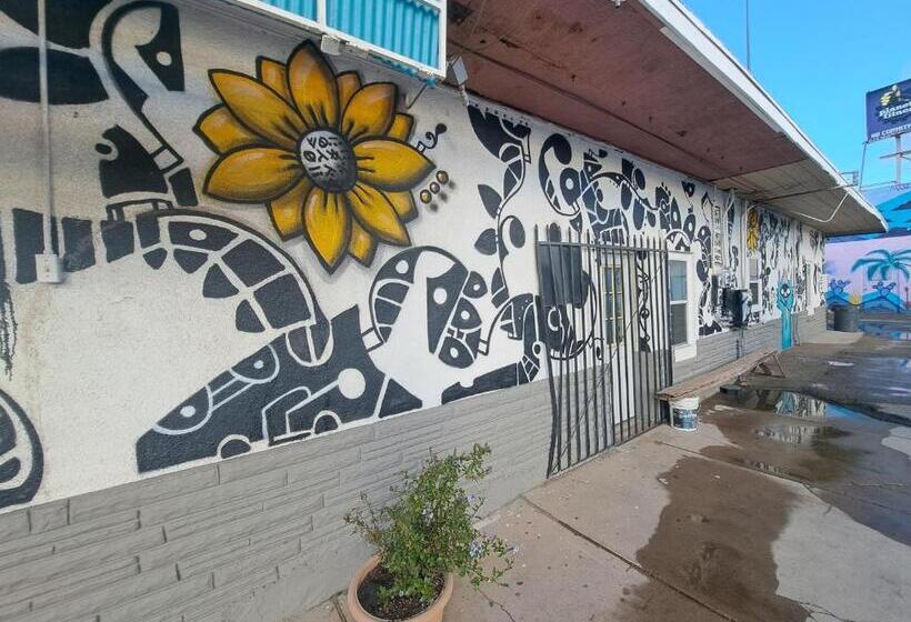 标准单人间, Del Norte Courts Motel