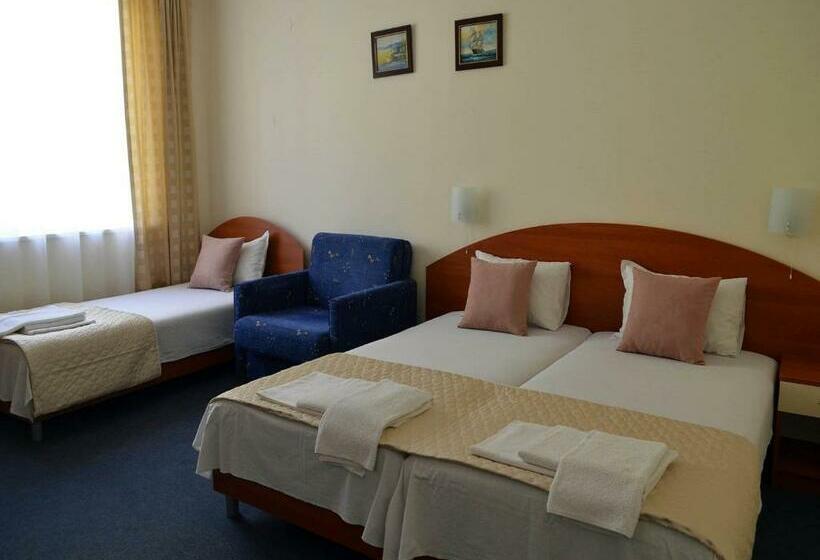 Номер Стандарт Трехместный, Family Hotel Diana