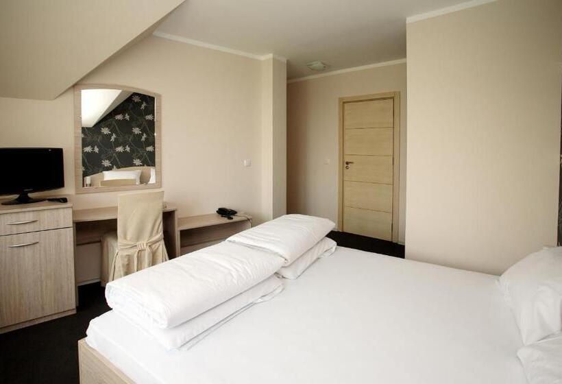 Апартаменты 1 Спальня с Балконом, Family Hotel Diana
