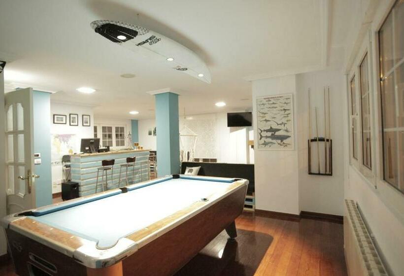 Кровать в Общей Комнате, Gijon Surf Hostel