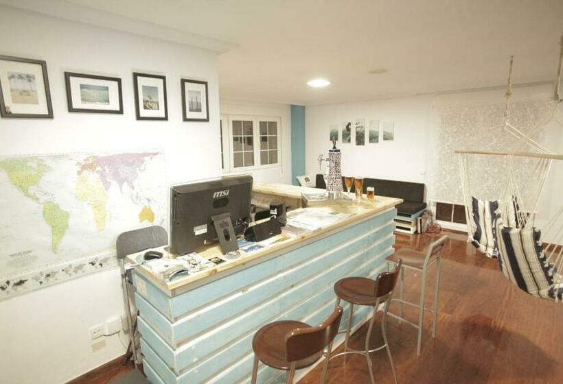 Кровать в Общей Комнате, Gijon Surf Hostel