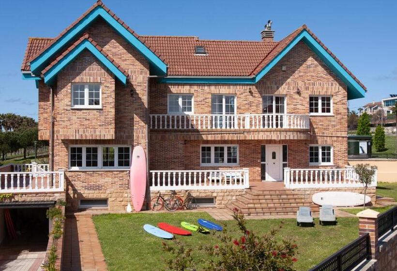 Кровать в Общей Комнате, Gijon Surf Hostel