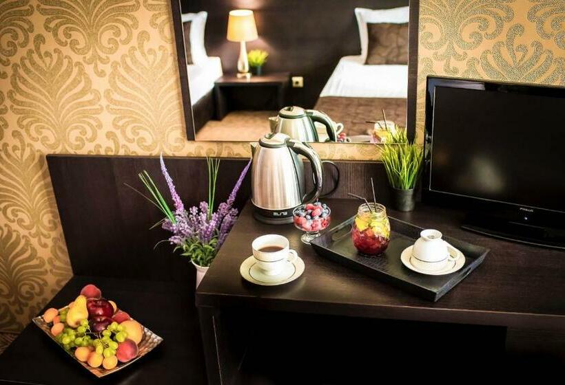 Quarto Triplo Estandar com Sacada, Central Plaza