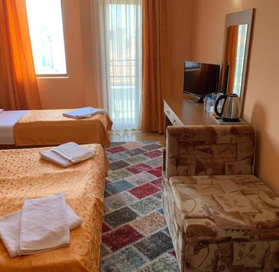 Трехместный Номер Стандарт с Балконом, Guest Rooms Sveti Nikola
