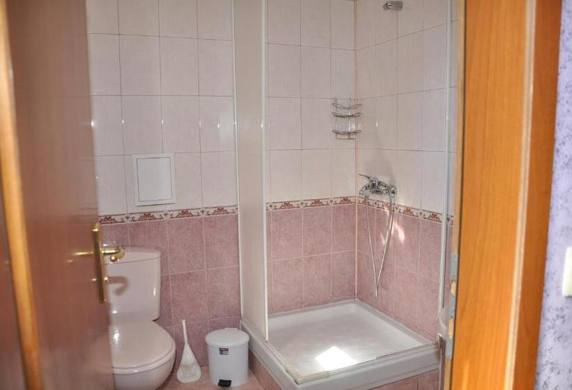 Трехместный Номер Стандарт с Балконом, Guest Rooms Sveti Nikola