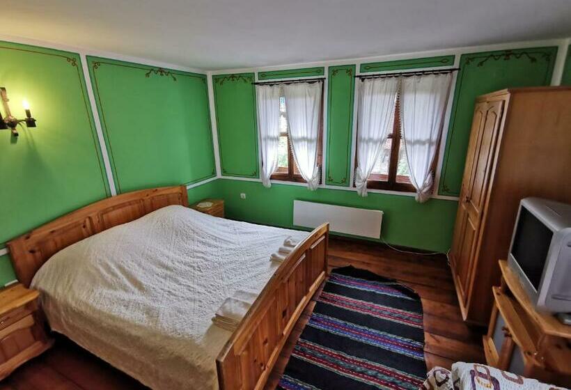 Трехместный Номер Стандарт Совместная Ванная, Hadji Neikovi Guest Houses