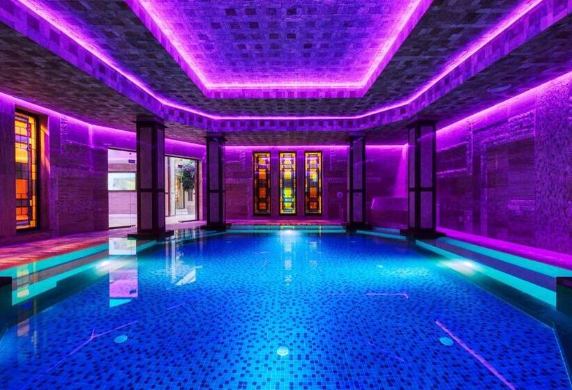 스탠다드 트리플 발코니 룸, National Palace Wine & Spa