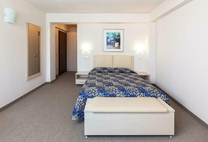 Quarto Estandar Vista Cidade, Neven
