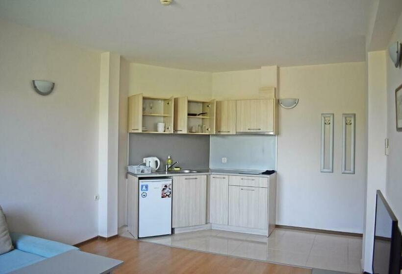 Apartamento 1 Quarto Vista Mar com Sacada, Nushev