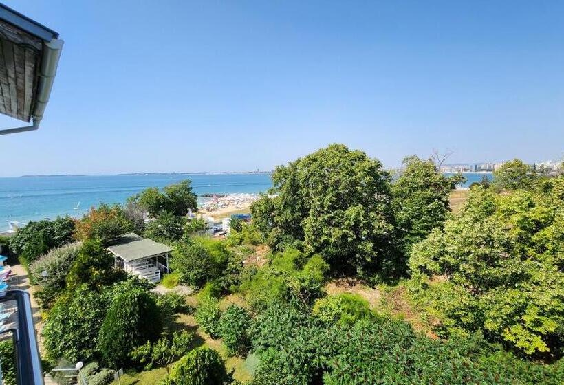 Apartamento 1 Quarto Vista Mar com Sacada, Nushev