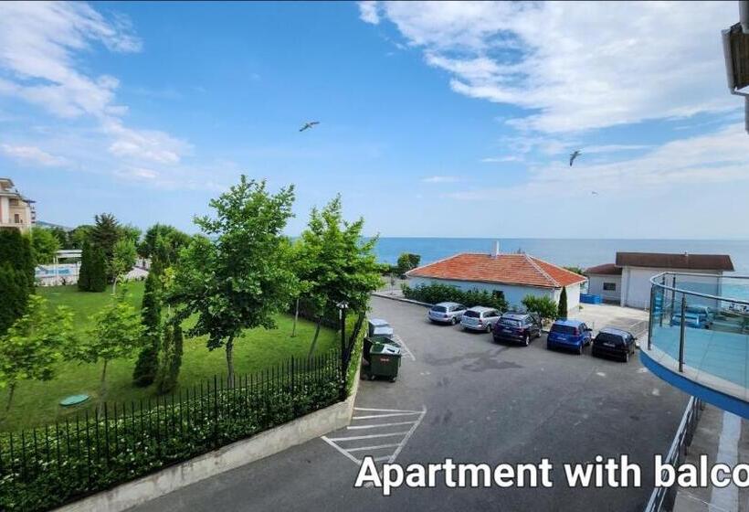 Apartamento 1 Dormitório com Sacada, Nushev