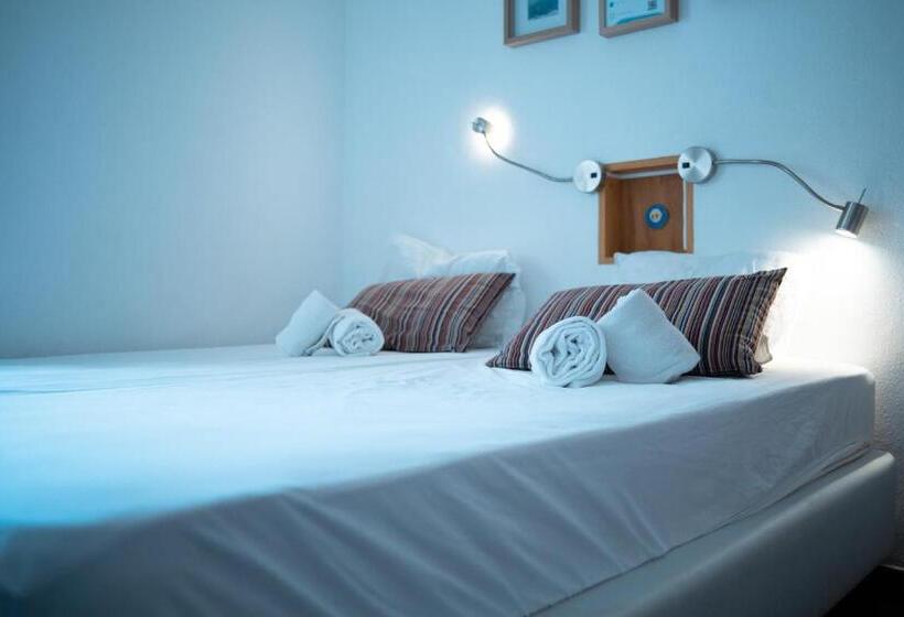 Quarto Quádruplo Estandar, Wax Hostel