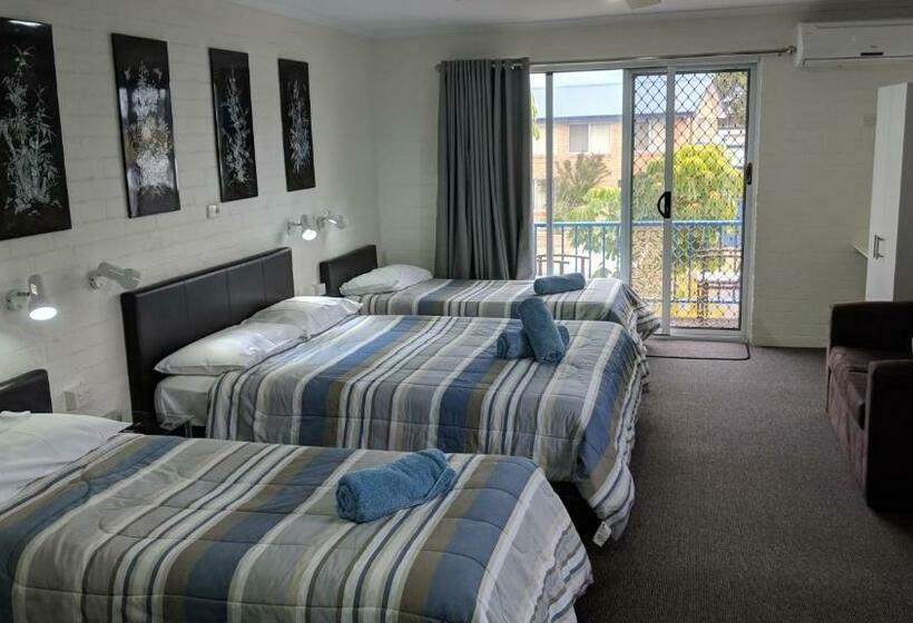 Семейный Номер, Harrington Village Motel